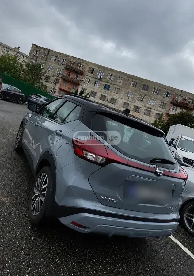 نمای دیگر نیسان SV 4 در دیفرانسیل جلو CVT 2023