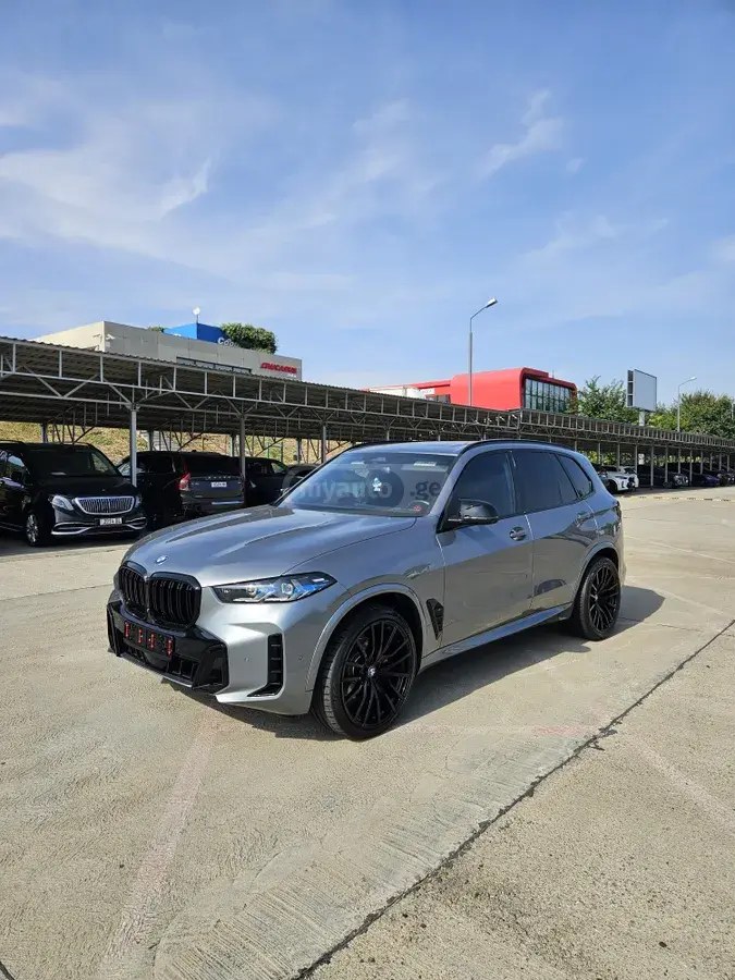 نمای دیگر بی ام و xDrive40i 4dr دیفرانسیل تمام 2023