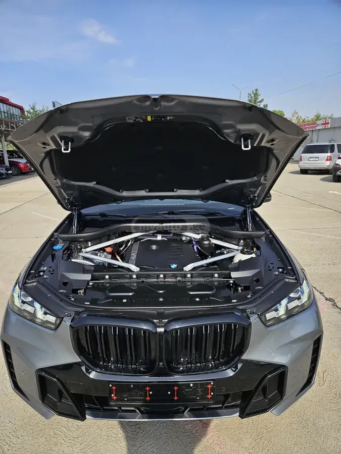 نمای دیگر بی ام و xDrive40i 4dr دیفرانسیل تمام 2023