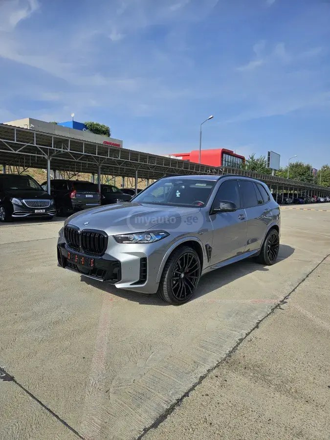 نمای دیگر بی ام و xDrive40i 4dr دیفرانسیل تمام 2023