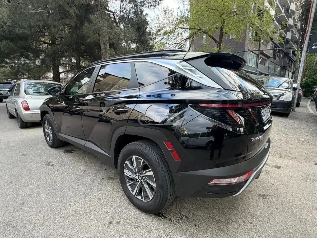 نمای دیگر هیوندای سل KM8JBCD12RU211981 2024