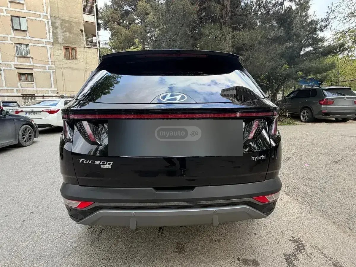 نمای دیگر هیوندای سل KM8JBCD12RU211981 2024