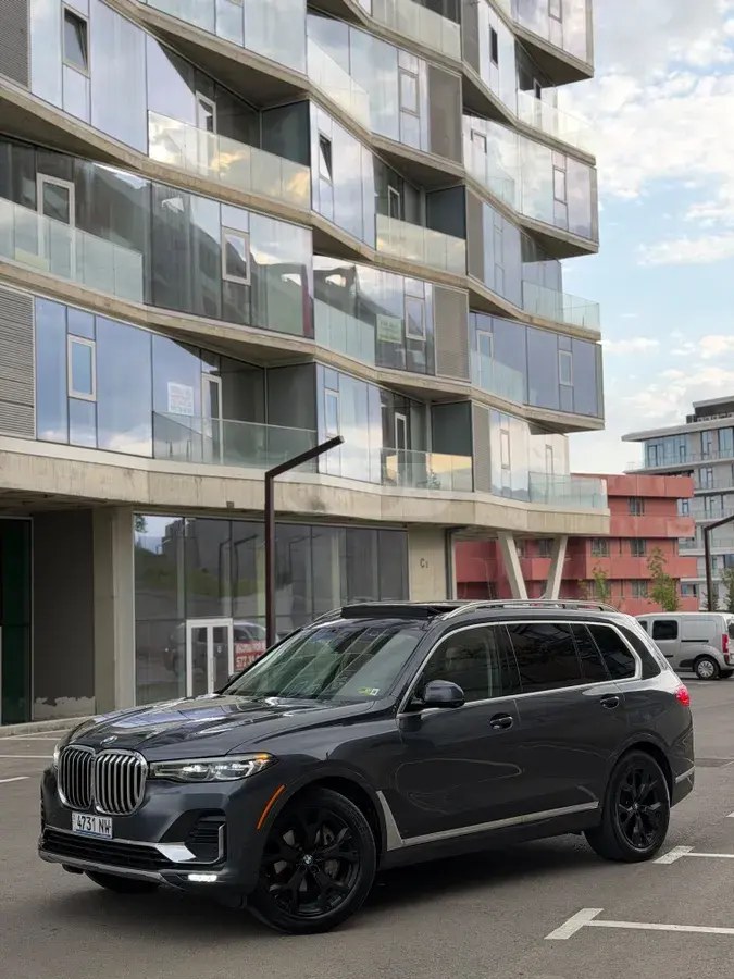 نمای دیگر بی ام و 2021