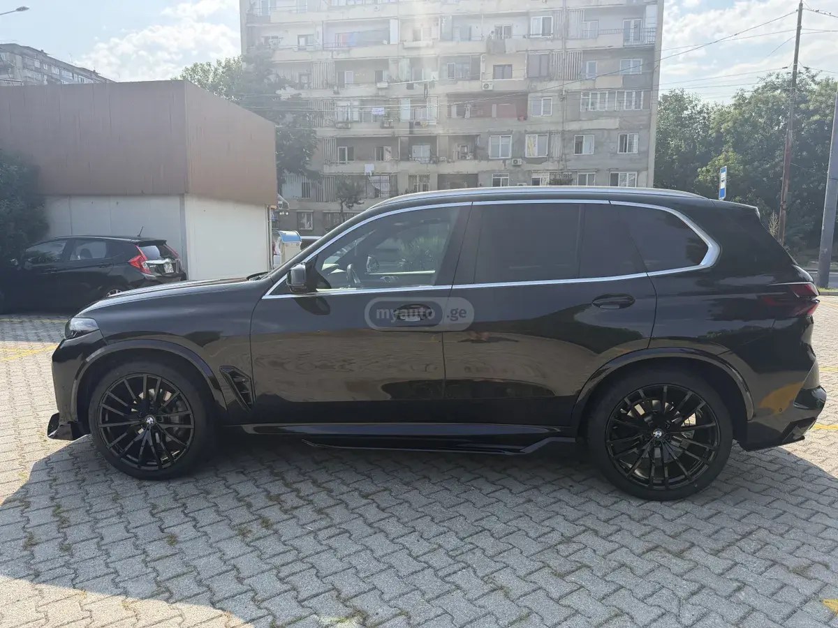 نمای دیگر بی ام و xDrive40i 4dr تمام چرخ محرک 2022