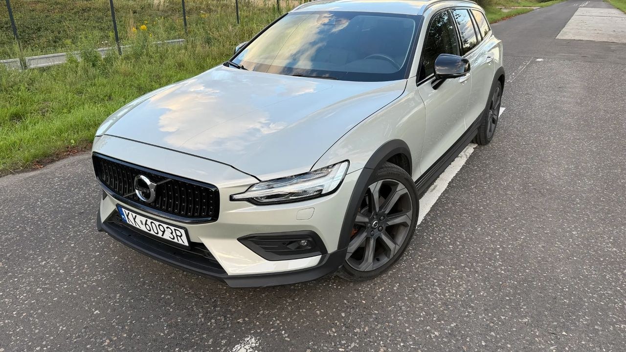 ولوو V60 کراس کانتری پرو D4 AWD