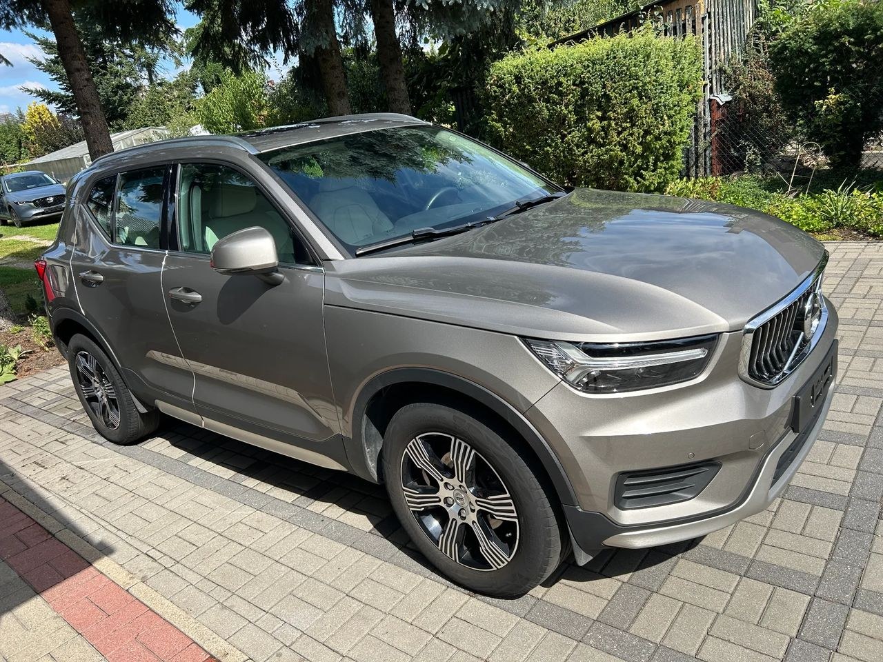 ولوو XC 40 T3 اینسکریپشن