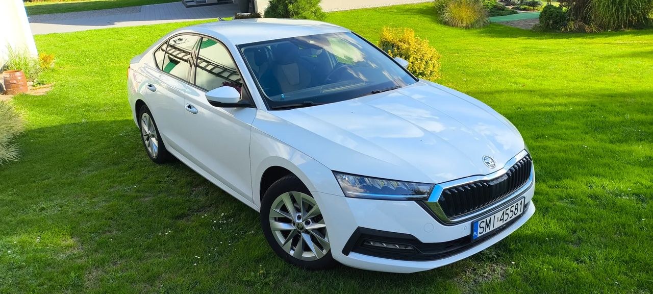 اشکودا اکتاویا 1.0 TSI امبیشن
