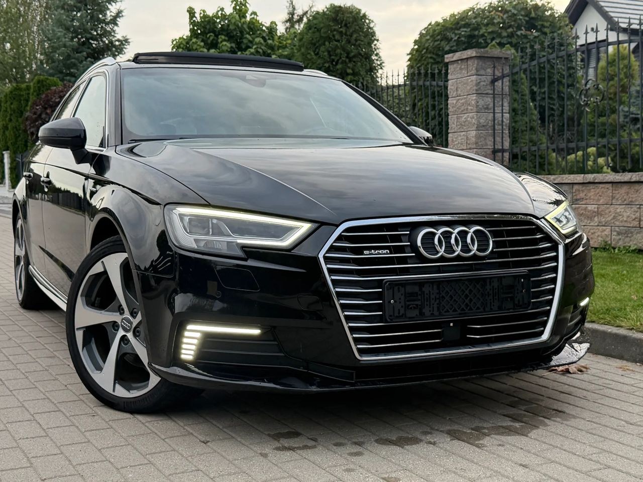 آئودی A3 اسپورتبک 1.4 TFSI e-tron S line پکیج اسپرت