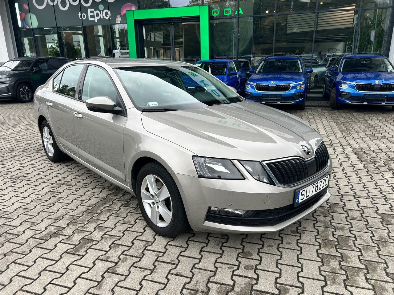 اشکودا اکتاویا 1.0 TSI GPF امبیشن