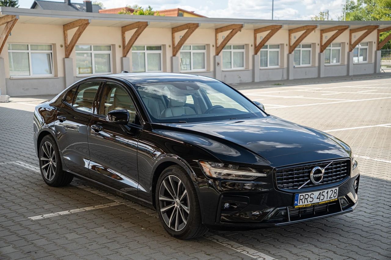 ولوو S60 T5 AWD مومنتوم پرو