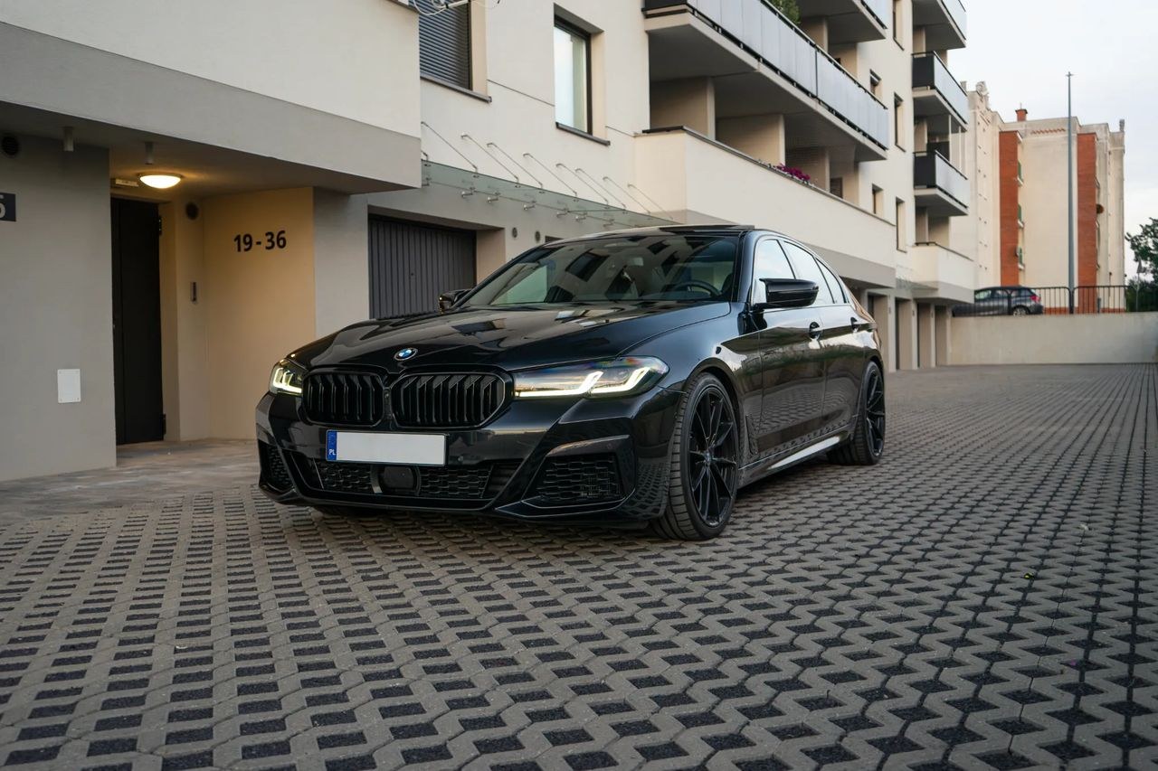 بی ام و سری 5 M550i xDrive اسپرت