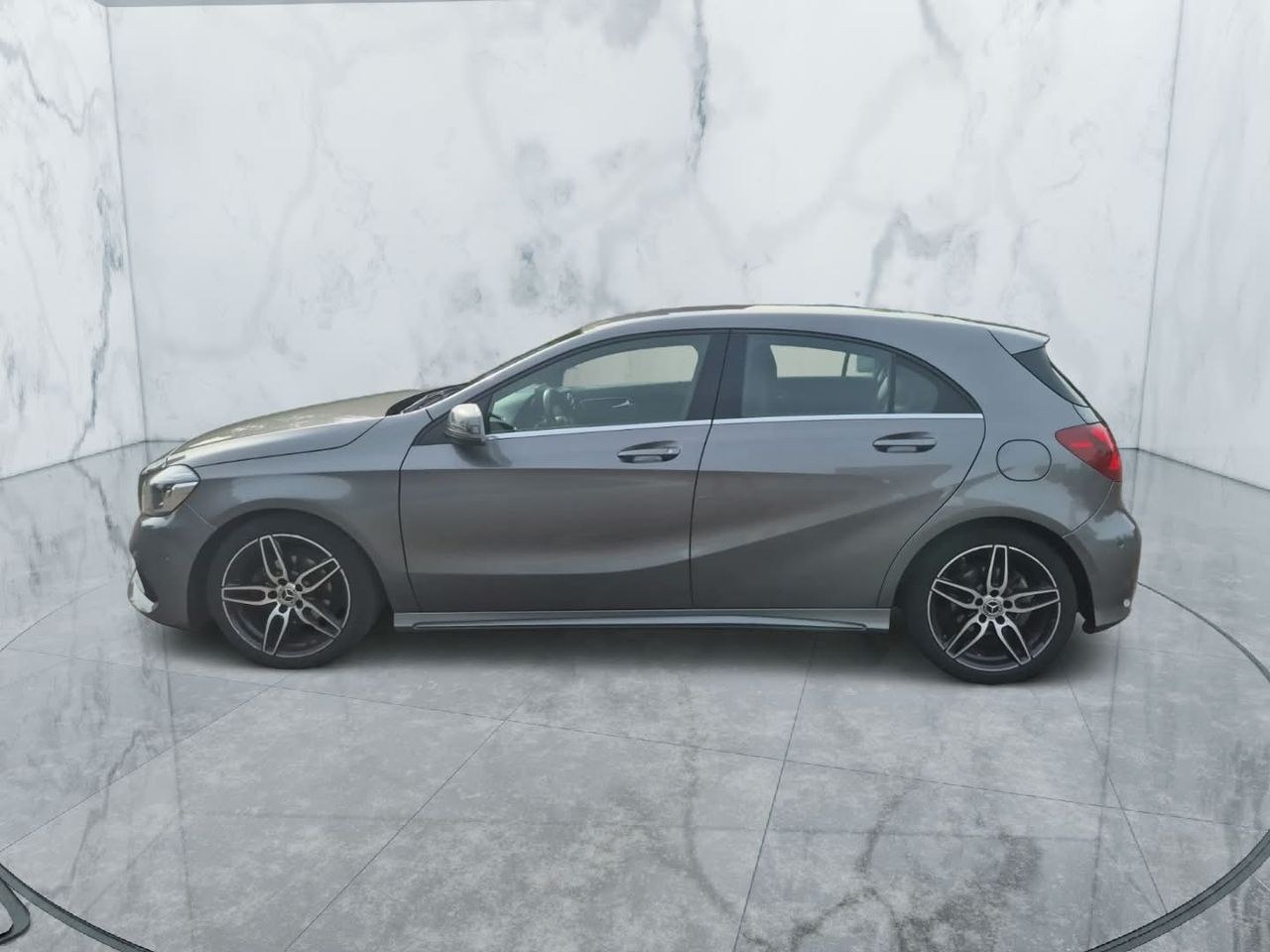 مرسدس بنز کلاس A 180 d AMG لاین