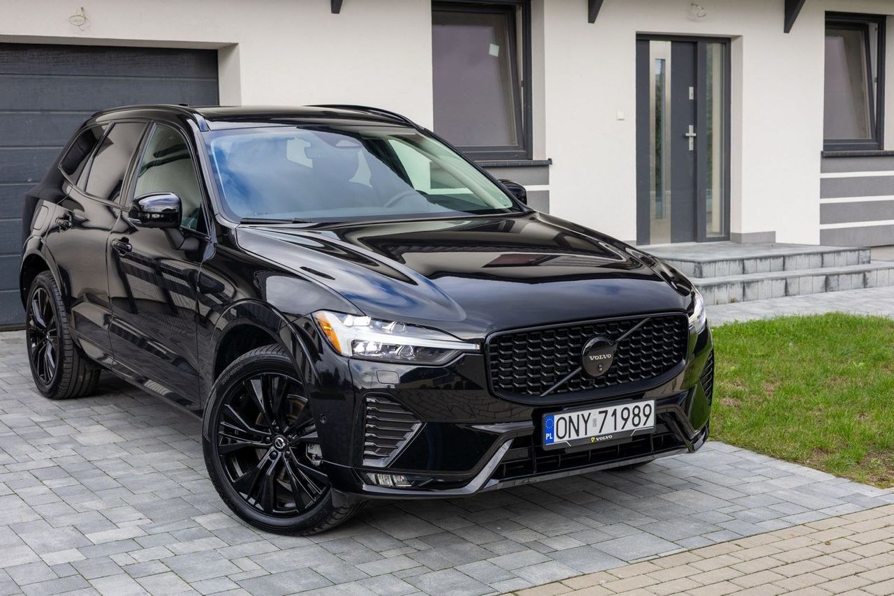 ولوو XC 60 B5 B AWD Ultra Black Edition